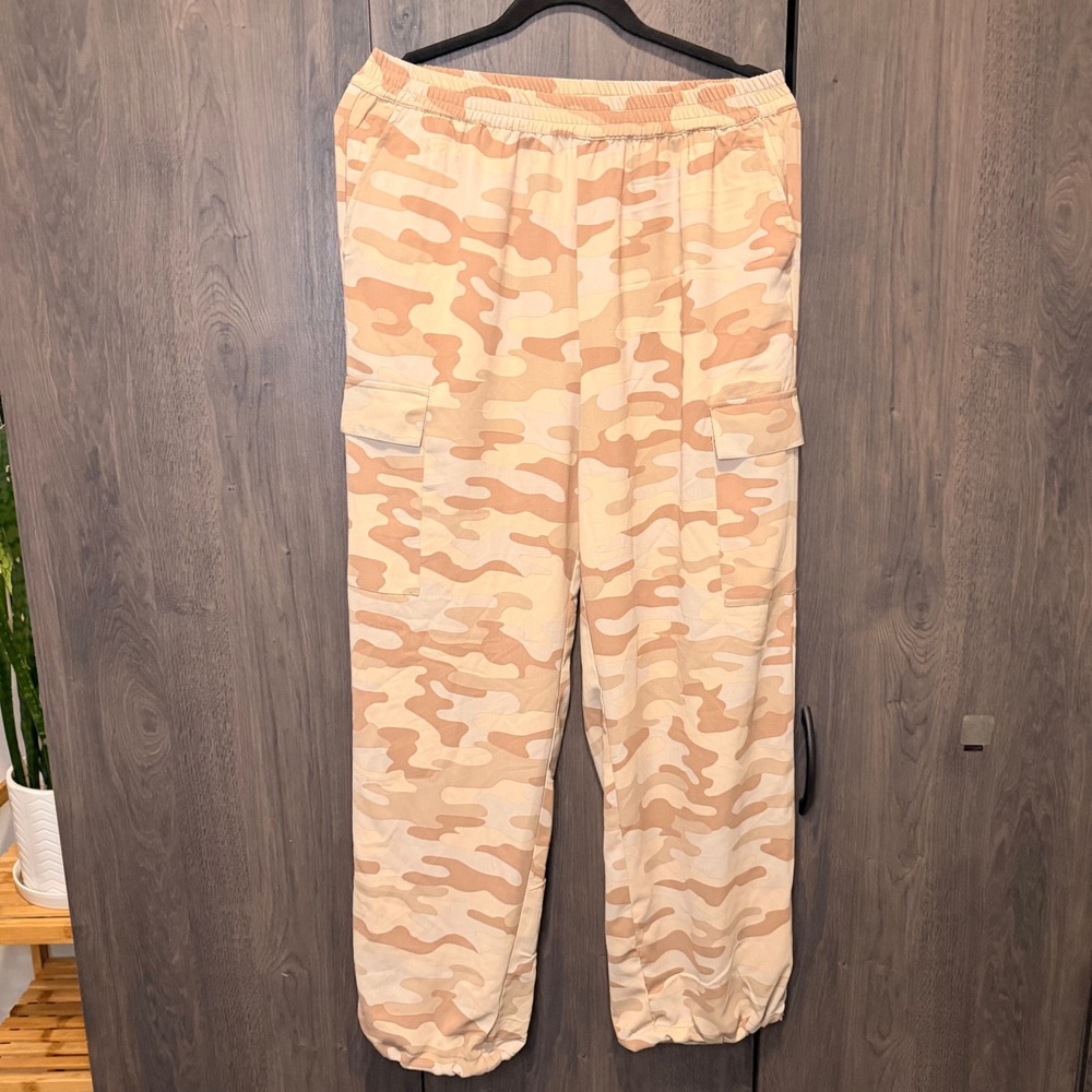 MODERN‎ WORKS Camo Cargo Jogger Pants Women Size M Beige Tan Drawstring Waist